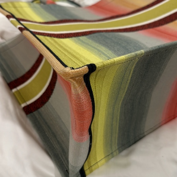 Dior Book Tote Canvas Multicolour, Large - Picture 11 of 14